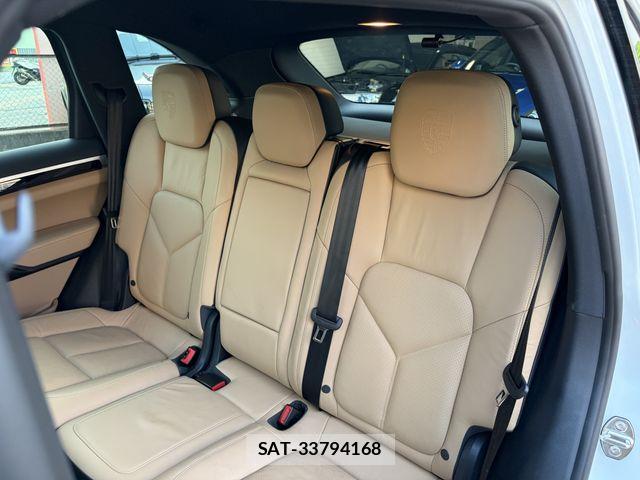 Porsche CAYENNE 2014-07 8368108-23