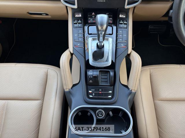 Porsche CAYENNE 2014-07 8368108-26