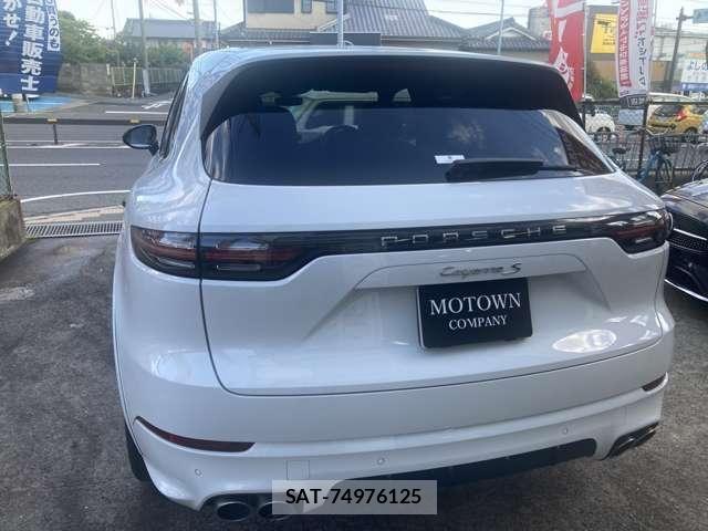 Porsche CAYENNE 2018-10 8368106-15