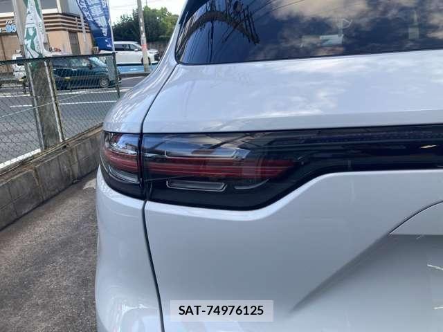 Porsche CAYENNE 2018-10 8368106-21