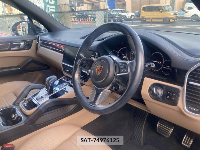 Porsche CAYENNE 2018-10 8368106-25