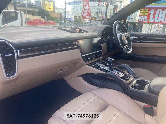 Porsche CAYENNE 2018-10 8368106-26