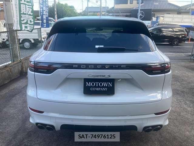 Porsche CAYENNE 2018-10 8368106-2