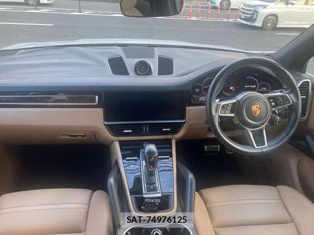 Porsche CAYENNE 2018-10 8368106-3