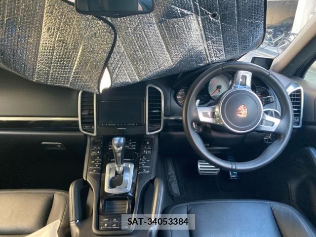 Porsche CAYENNE 2012-11 8414376-11