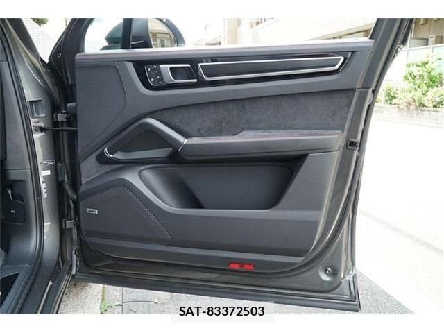 Porsche CAYENNE 2022-03 8526580-14