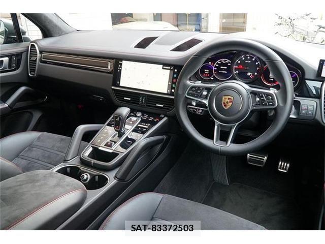 Porsche CAYENNE 2022-03 8526580-17