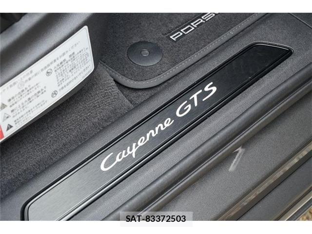 Porsche CAYENNE 2022-03 8526580-20