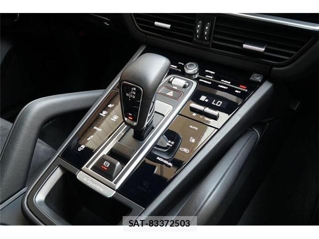 Porsche CAYENNE 2022-03 8526580-23
