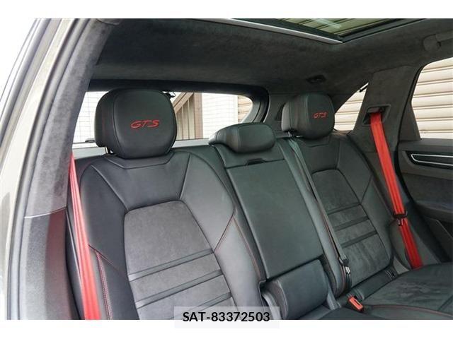 Porsche CAYENNE 2022-03 8526580-26