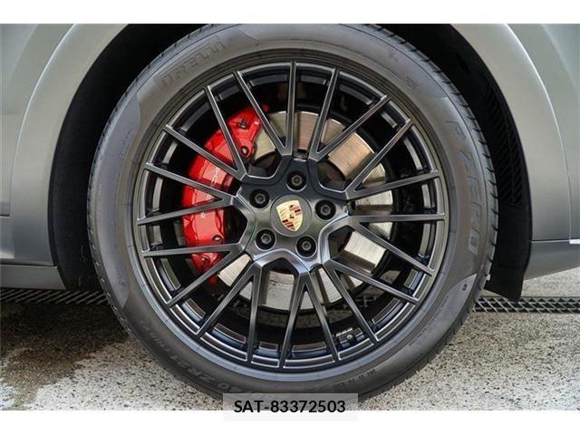 Porsche CAYENNE 2022-03 8526580-27