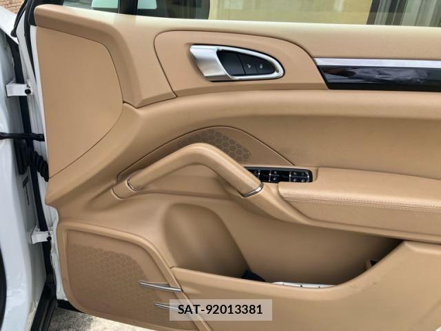 Porsche CAYENNE 2013-11 8563176-18