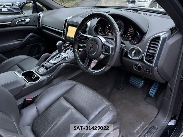 Porsche CAYENNE 2015-12 8563179-16