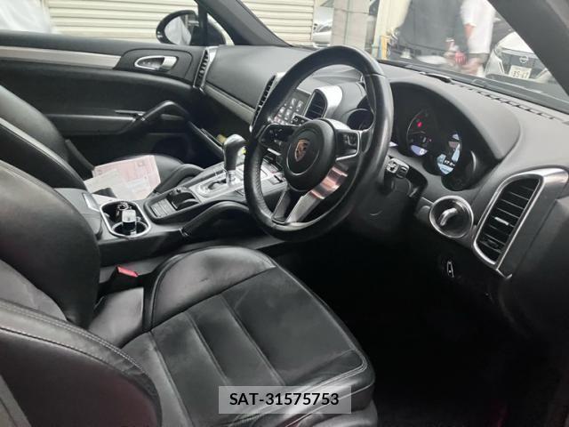Porsche CAYENNE 2018-03 8660968-13