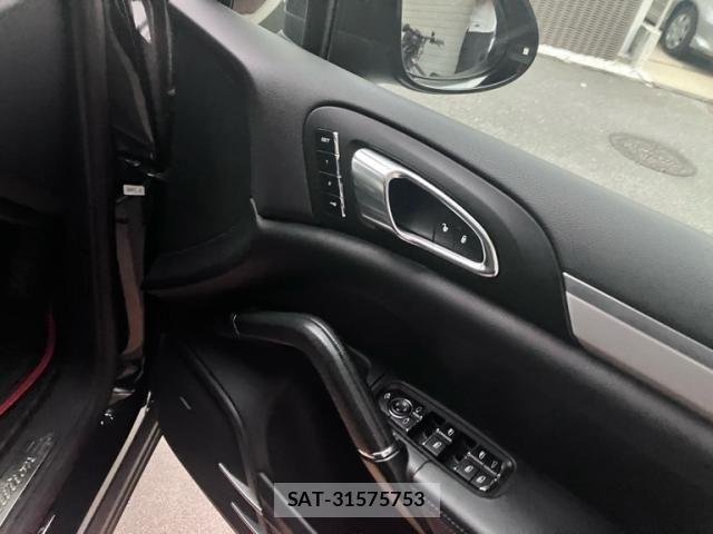 Porsche CAYENNE 2018-03 8660968-14