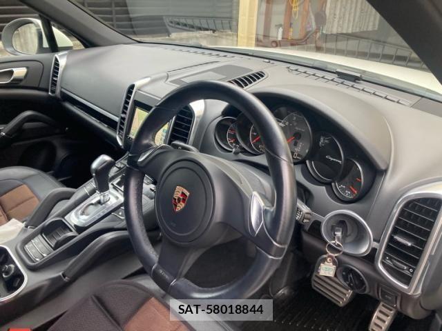Porsche CAYENNE 2011-09 8745210-7