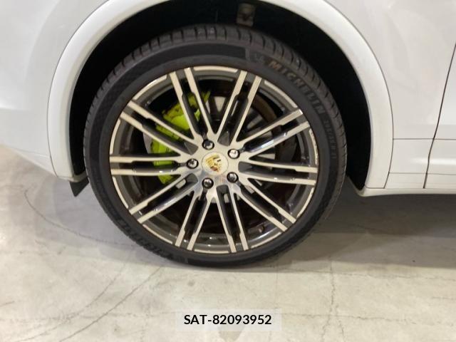 Porsche CAYENNE 2016-03 8831077-9