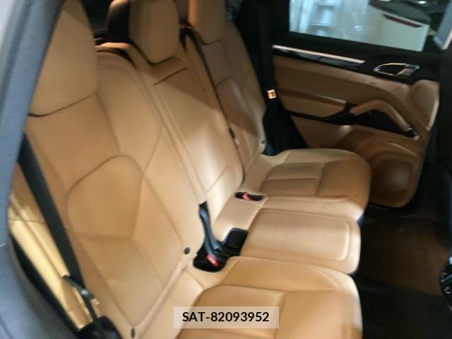 Porsche CAYENNE 2016-03 8831077-15