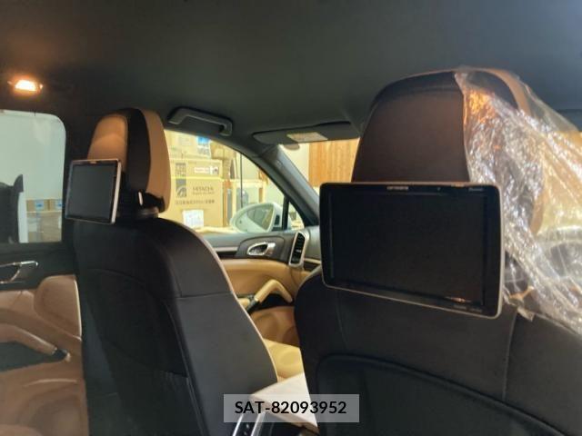 Porsche CAYENNE 2016-03 8831077-16