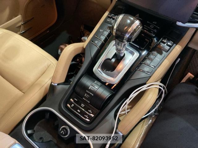 Porsche CAYENNE 2016-03 8831077-19
