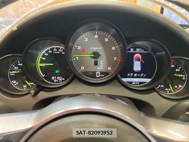 Porsche CAYENNE 2016-03 8831077-27