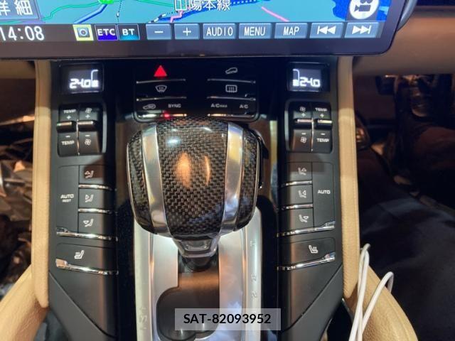 Porsche CAYENNE 2016-03 8831077-28