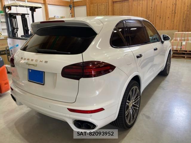Porsche CAYENNE 2016-03 8831077-3