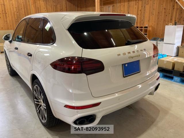 Porsche CAYENNE 2016-03 8831077-4