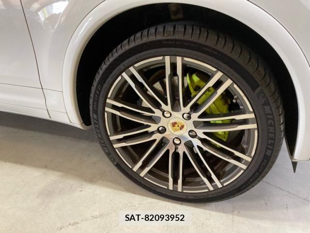 Porsche CAYENNE 2016-03 8831077-6