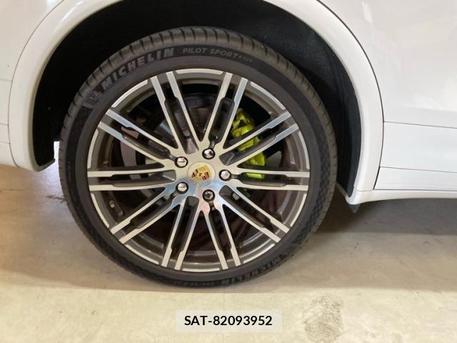 Porsche CAYENNE 2016-03 8831077-7
