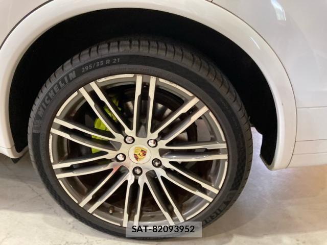 Porsche CAYENNE 2016-03 8831077-8