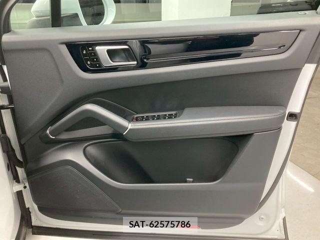 Porsche CAYENNE 2021-03 4640368-29