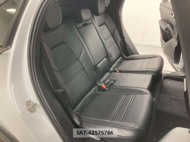 Porsche CAYENNE 2021-03 4640368-6