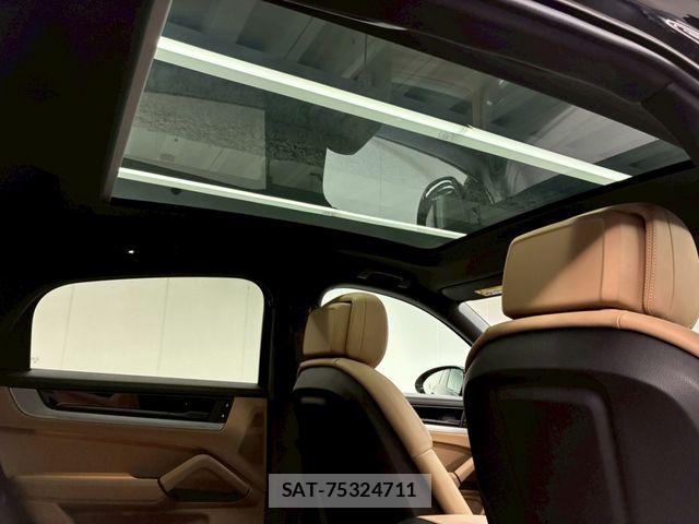 Porsche CAYENNE 2023-10 7619182-3