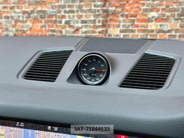 Porsche CAYENNE 2021-04 7619181-4