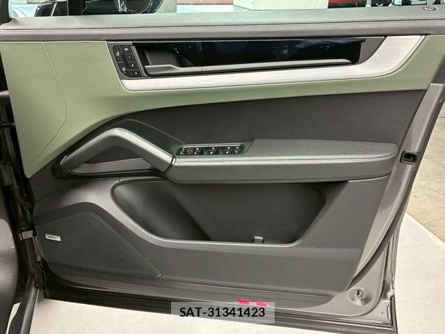 Porsche CAYENNE 2023-10 8101202-29