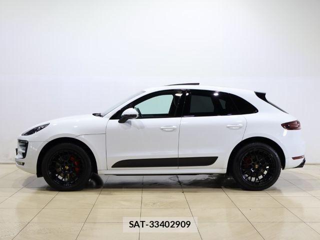 Porsche MACAN 2017-11 663826-27