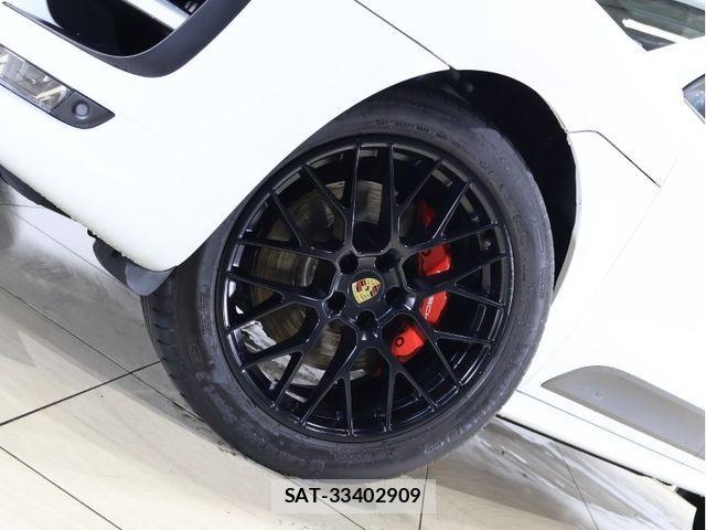 Porsche MACAN 2017-11 663826-28