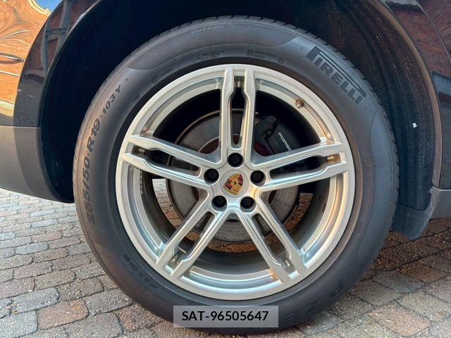 Porsche MACAN 2020-01 910744-28