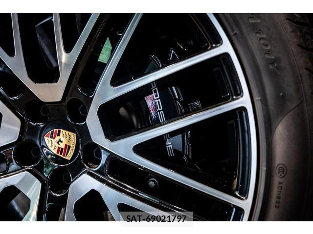 Porsche MACAN 2024-06 1210381-9