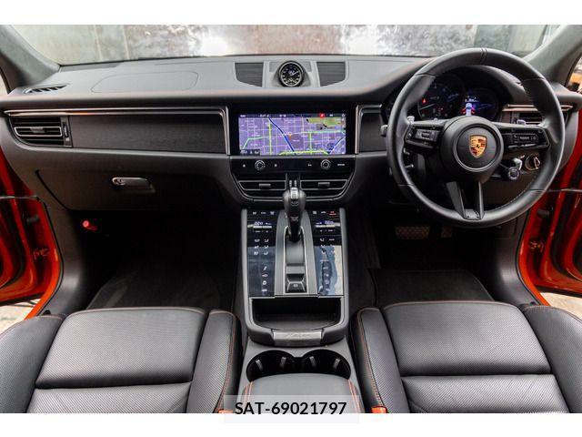 Porsche MACAN 2024-06 1210381-1