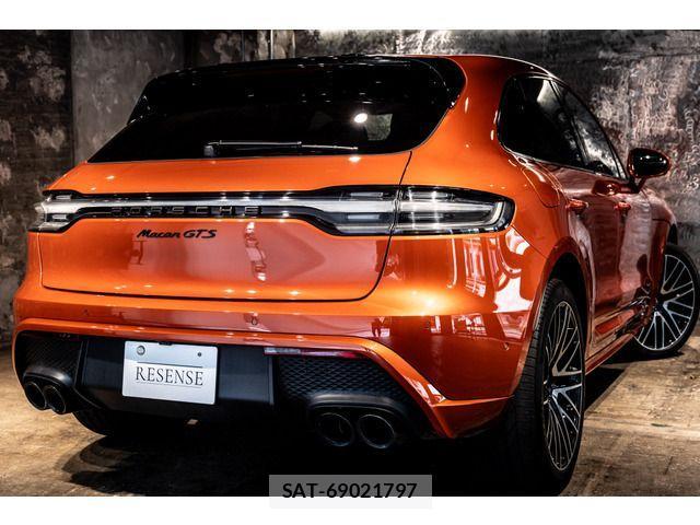 Porsche MACAN 2024-06 1210381-2
