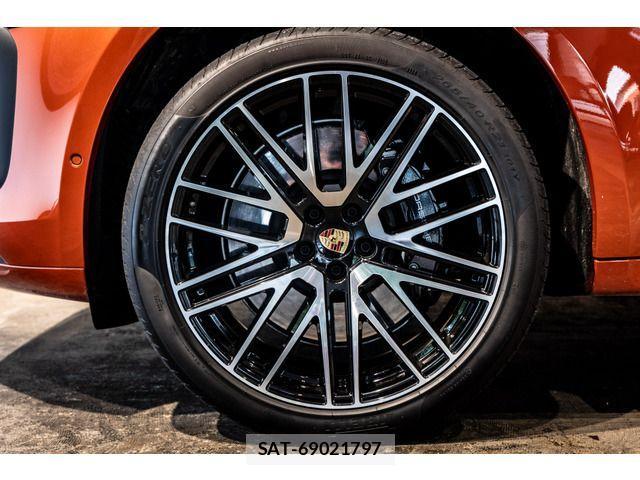 Porsche MACAN 2024-06 1210381-7