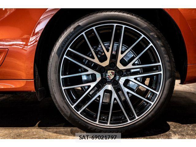 Porsche MACAN 2024-06 1210381-8