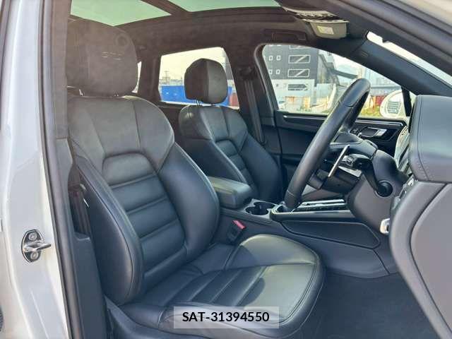 Porsche MACAN 2024-03 1288991-3