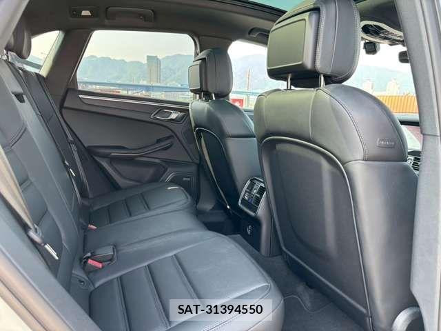Porsche MACAN 2024-03 1288991-6