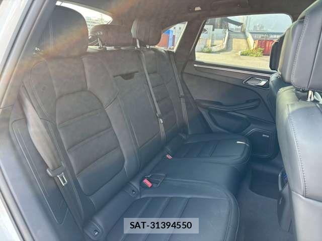 Porsche MACAN 2024-03 1288991-7