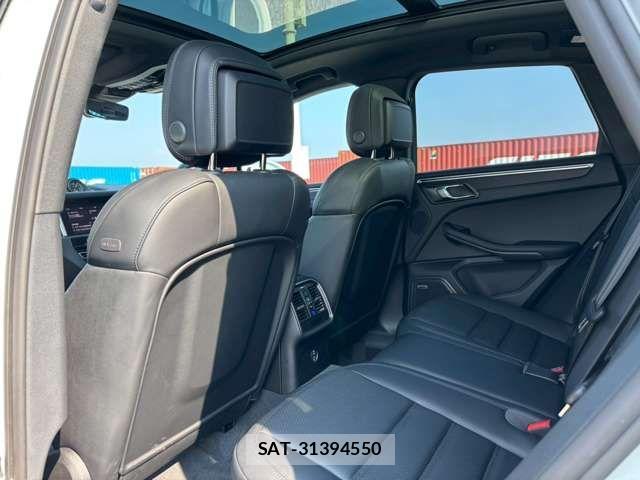 Porsche MACAN 2024-03 1288991-8