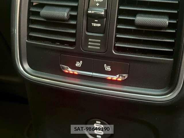 Porsche MACAN 2023-09 1314700-10
