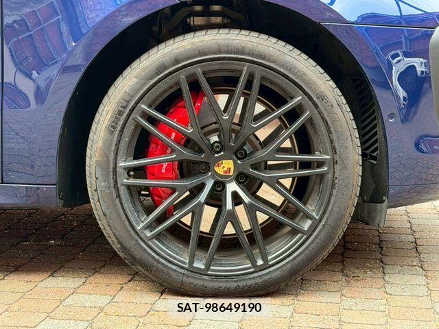 Porsche MACAN 2023-09 1314700-16